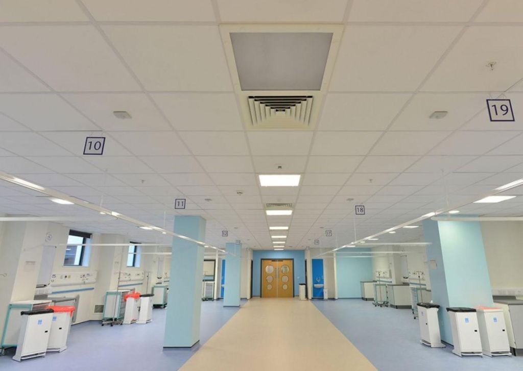Подвесной потолок Armstrong гигиенического типа для клиники