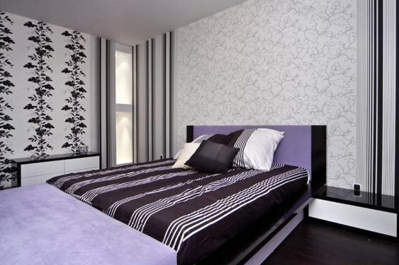 Комбинированные обои с узорами в интерьере современной спальни